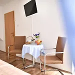 Апартаменты Old Town Apartments, In The Centre