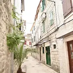 Апартаменты Old Town Apartments, In The Centre