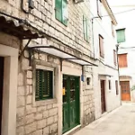 Old Town Apartments, In The Centre Трогир